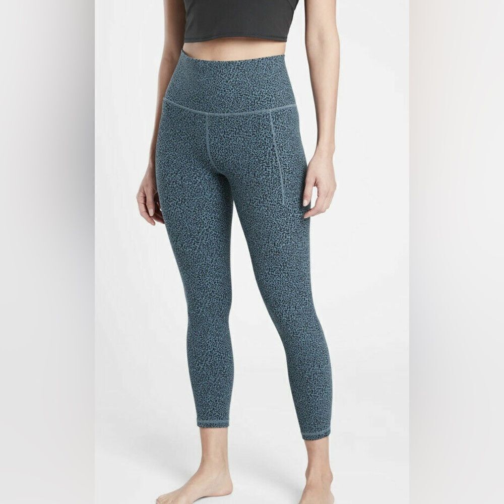 Athleta Salutation Stash II Textured Tight size XS